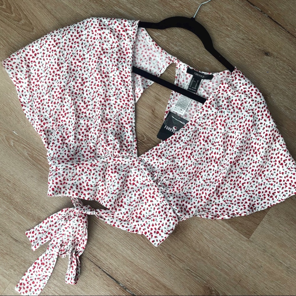 Forever 21 Cherry 🍒 Crop Top NWT 🏷